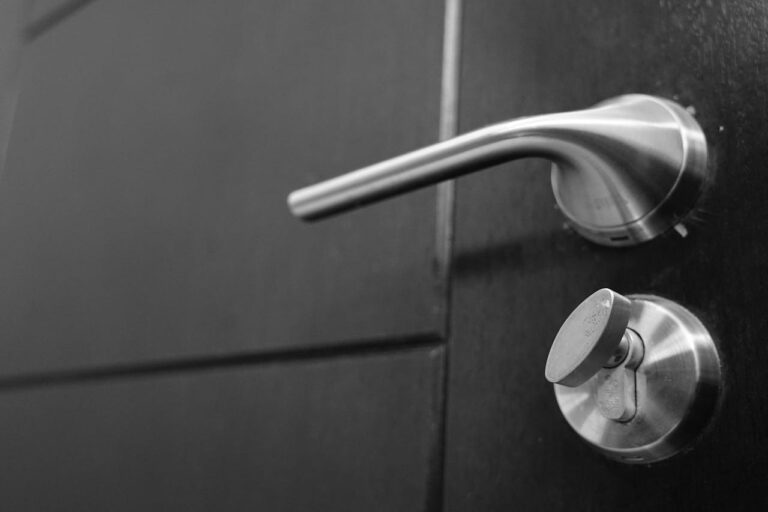 How to Clean Doorknobs and Handles