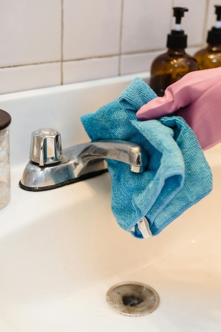 How to Clean Your Bathroom Sink