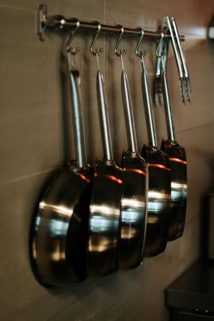 A rail system with S-hooks 