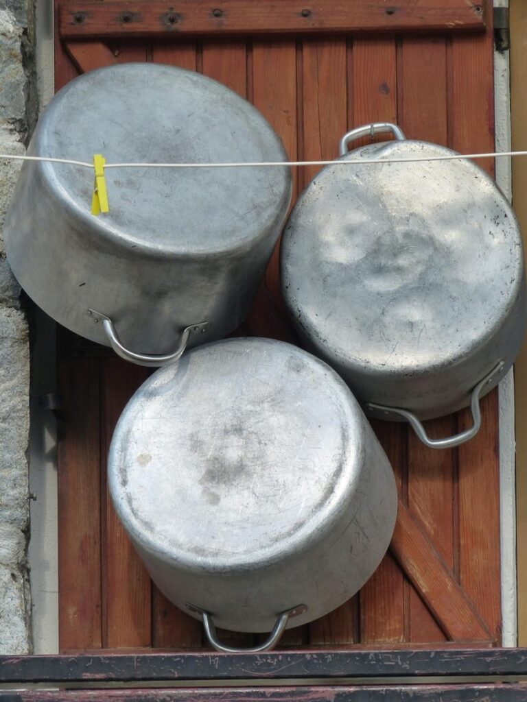 How to Clean Aluminum Pots