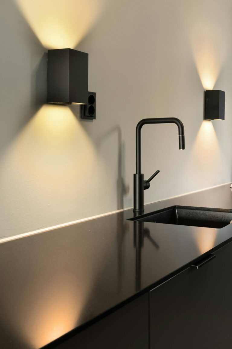 How to Remove Grease From Kitchen Walls