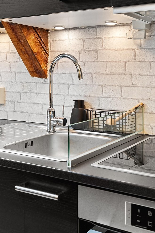 7 Items Worth Keeping Near the Kitchen Sink