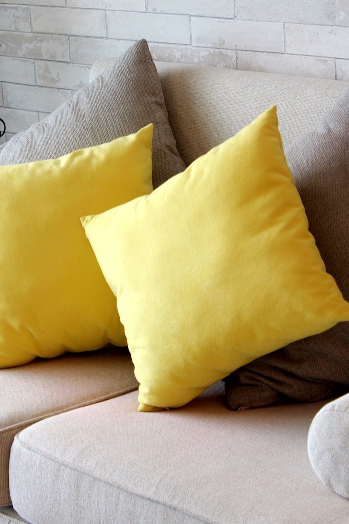 6 Simple Ways to Keep Cushions Clean